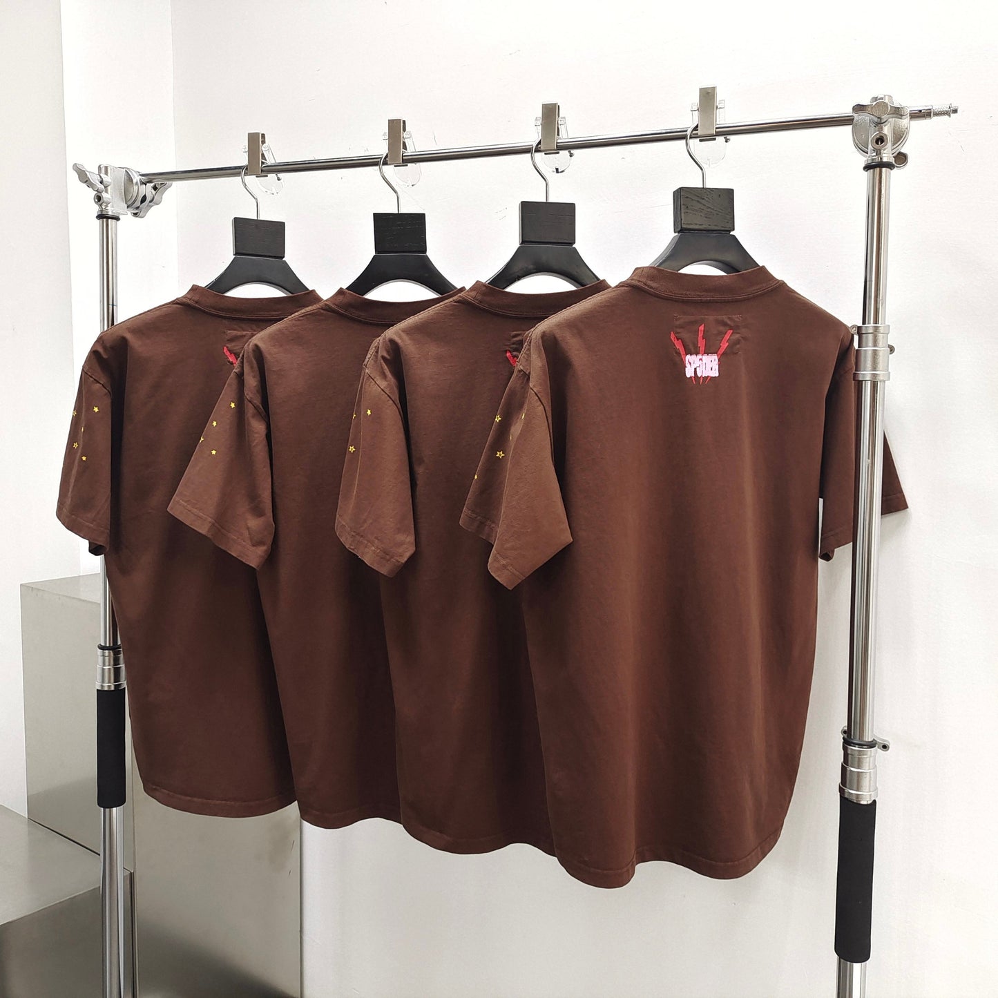 Braunes T-Shirt