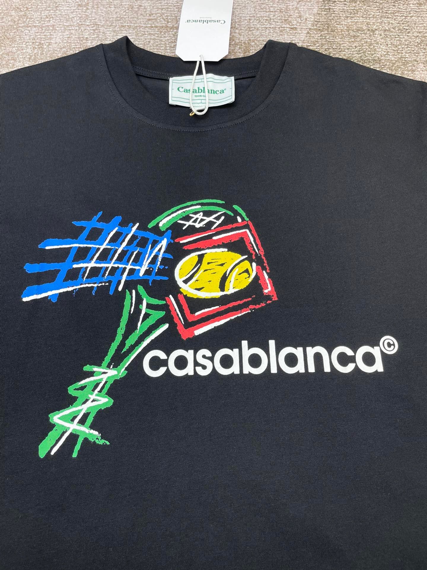 camiseta negra