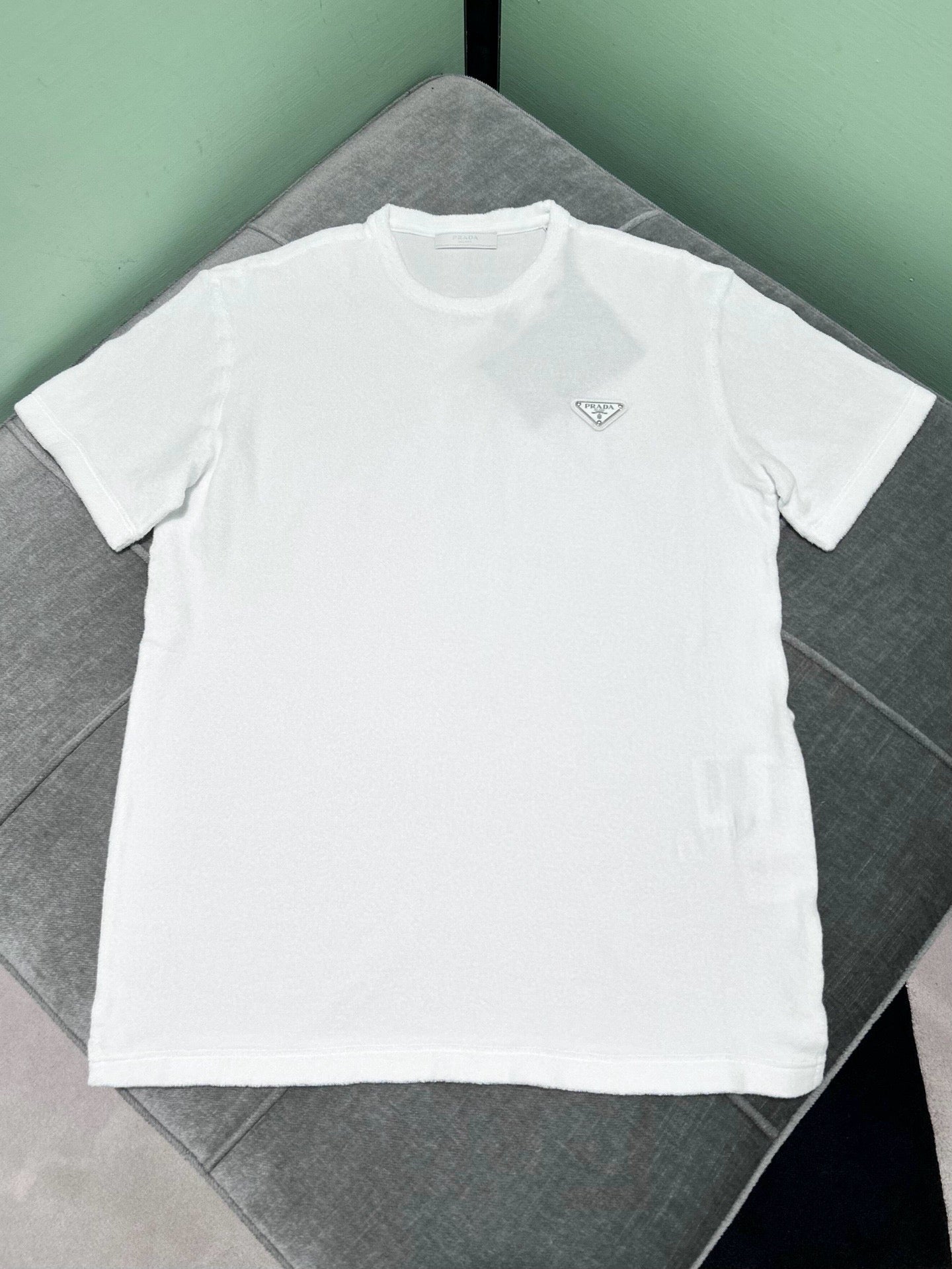 Camiseta blanca y azul