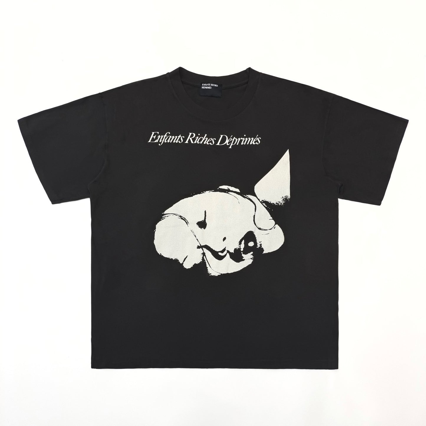 camiseta negra