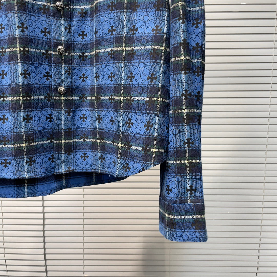 Camisa azul y negra