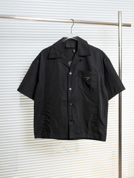 Schwarzes Shirt