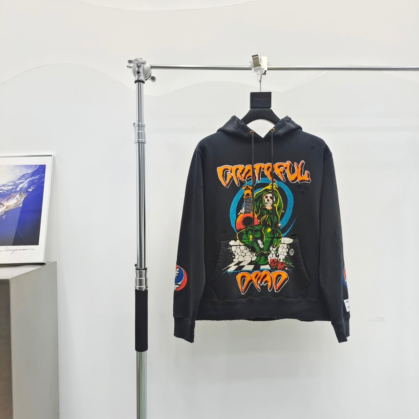 Sudadera con capucha negra y gris