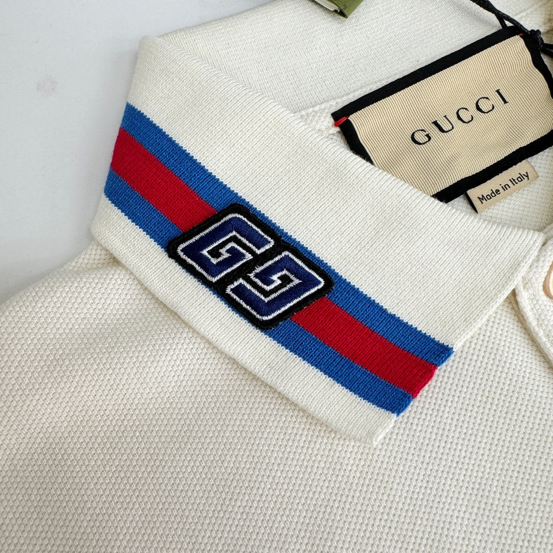 Blaues und weißes Polo