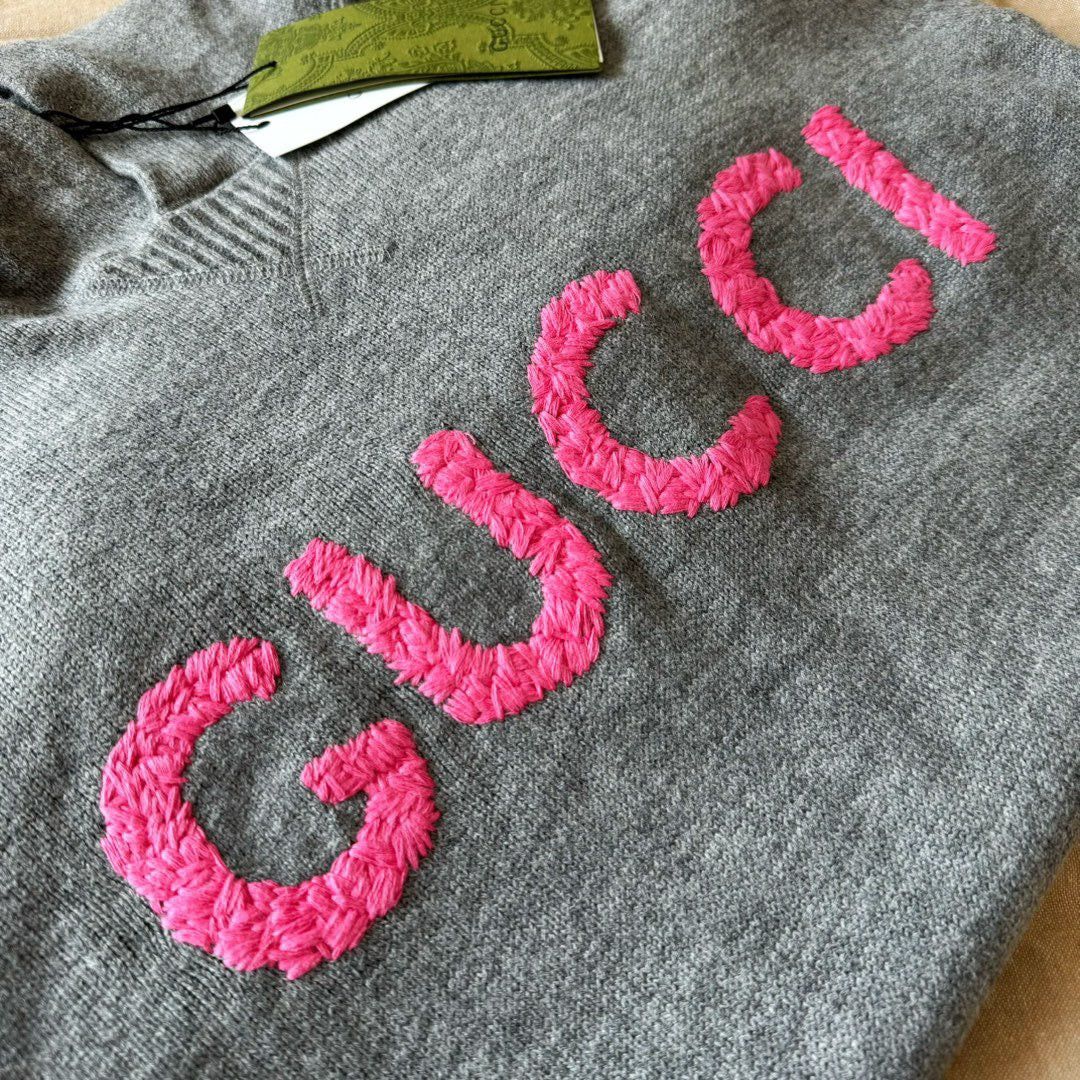 Grauer Hoodie