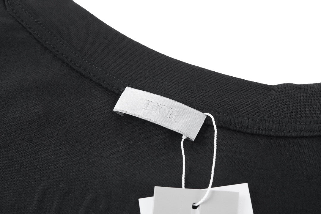 Schwarz-weißes T-Shirt