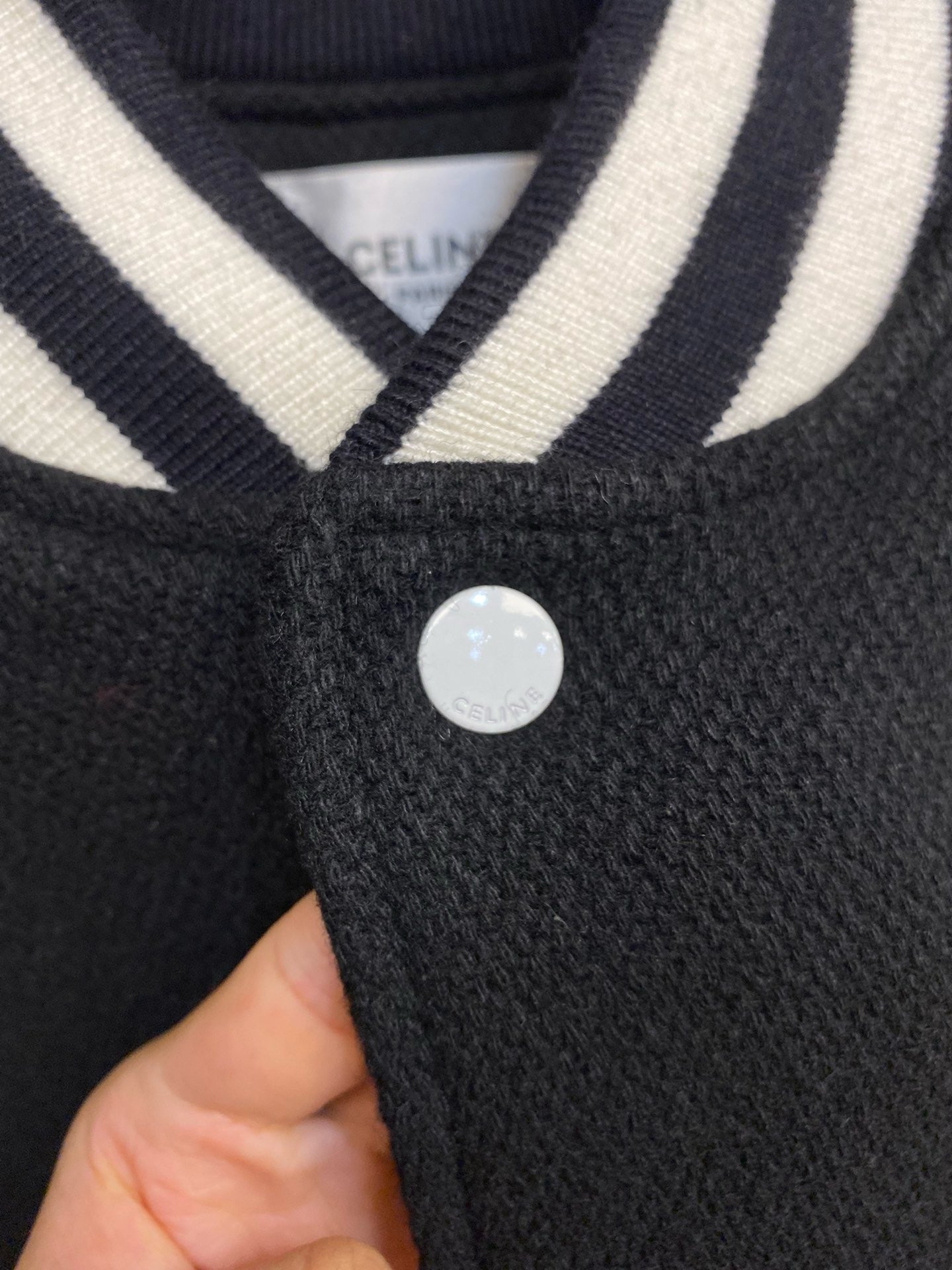 Chaqueta blanca y negra