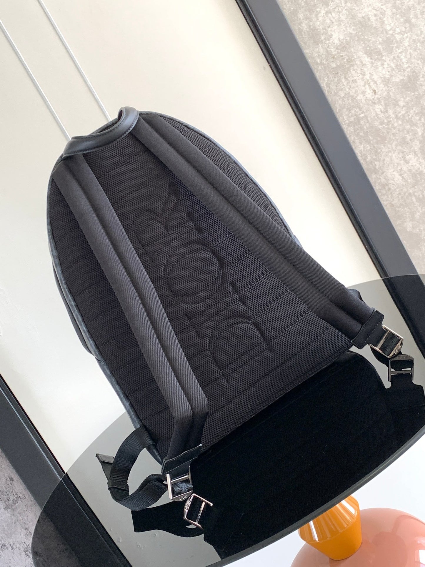 Schwarze und graue Tasche