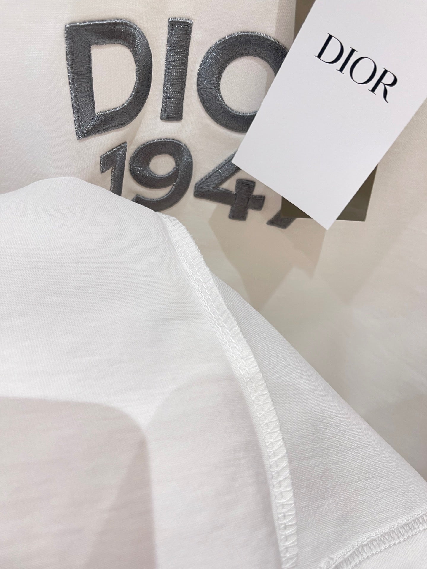 Blau-weißes T-Shirt