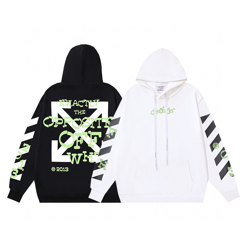 Sudadera con capucha en blanco y negro