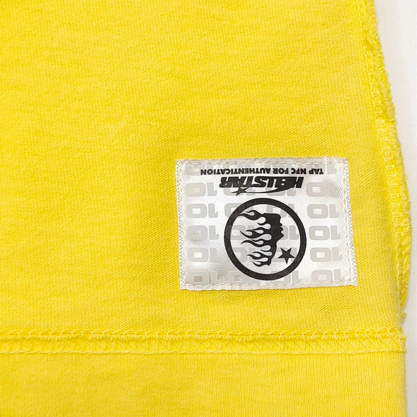 camiseta amarilla