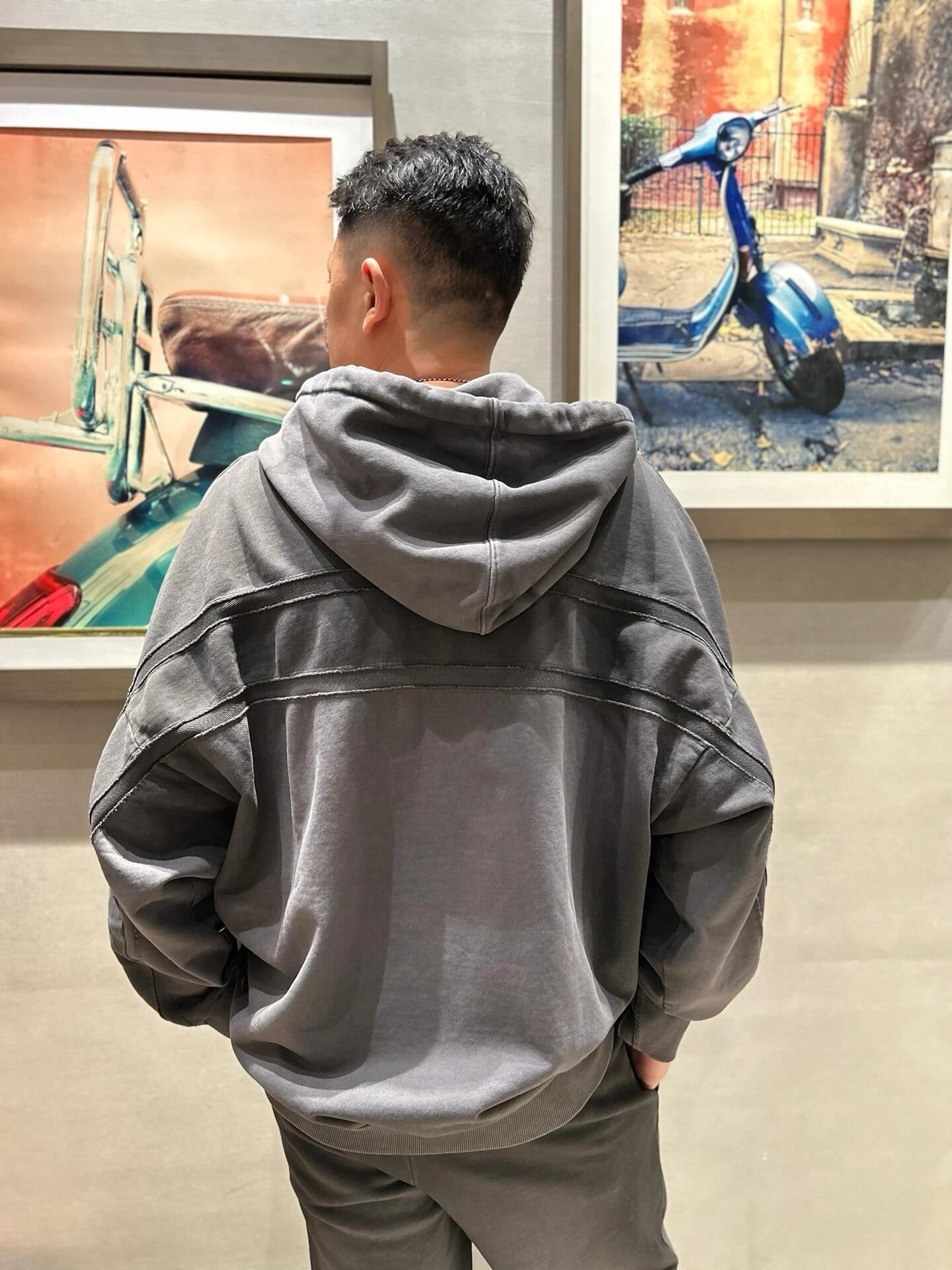 Sudadera con capucha gris oscuro