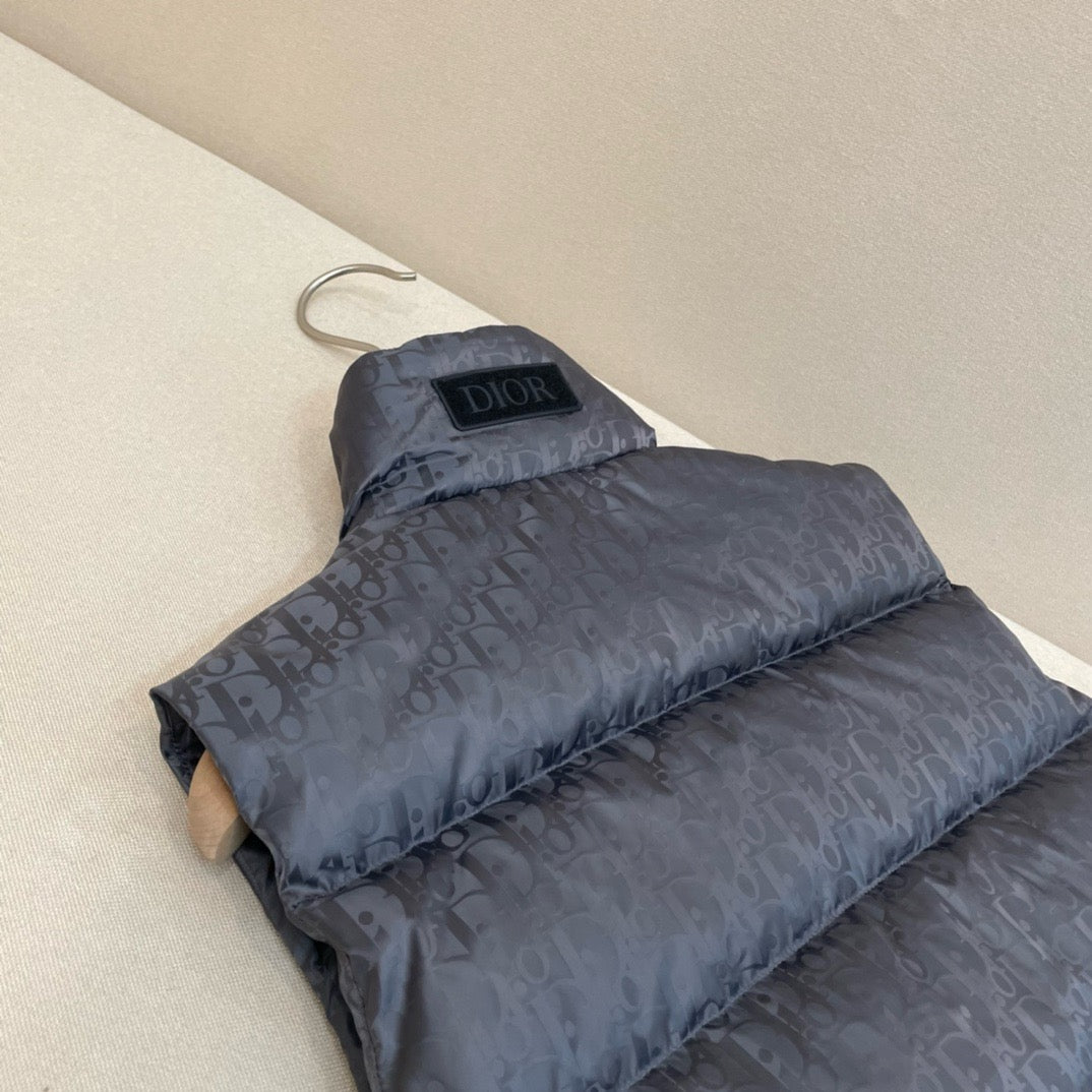 Chaqueta negra, gris y azul