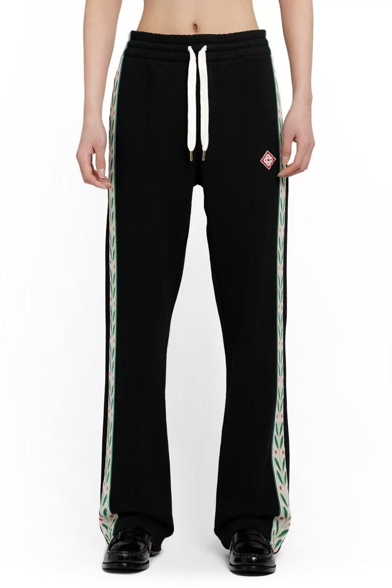 Weiße und schwarze Hose
