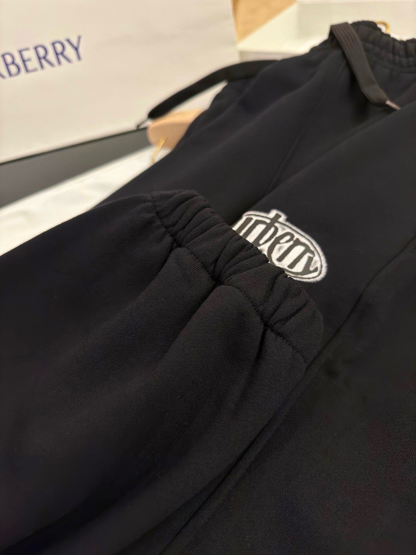 Schwarze Hosen