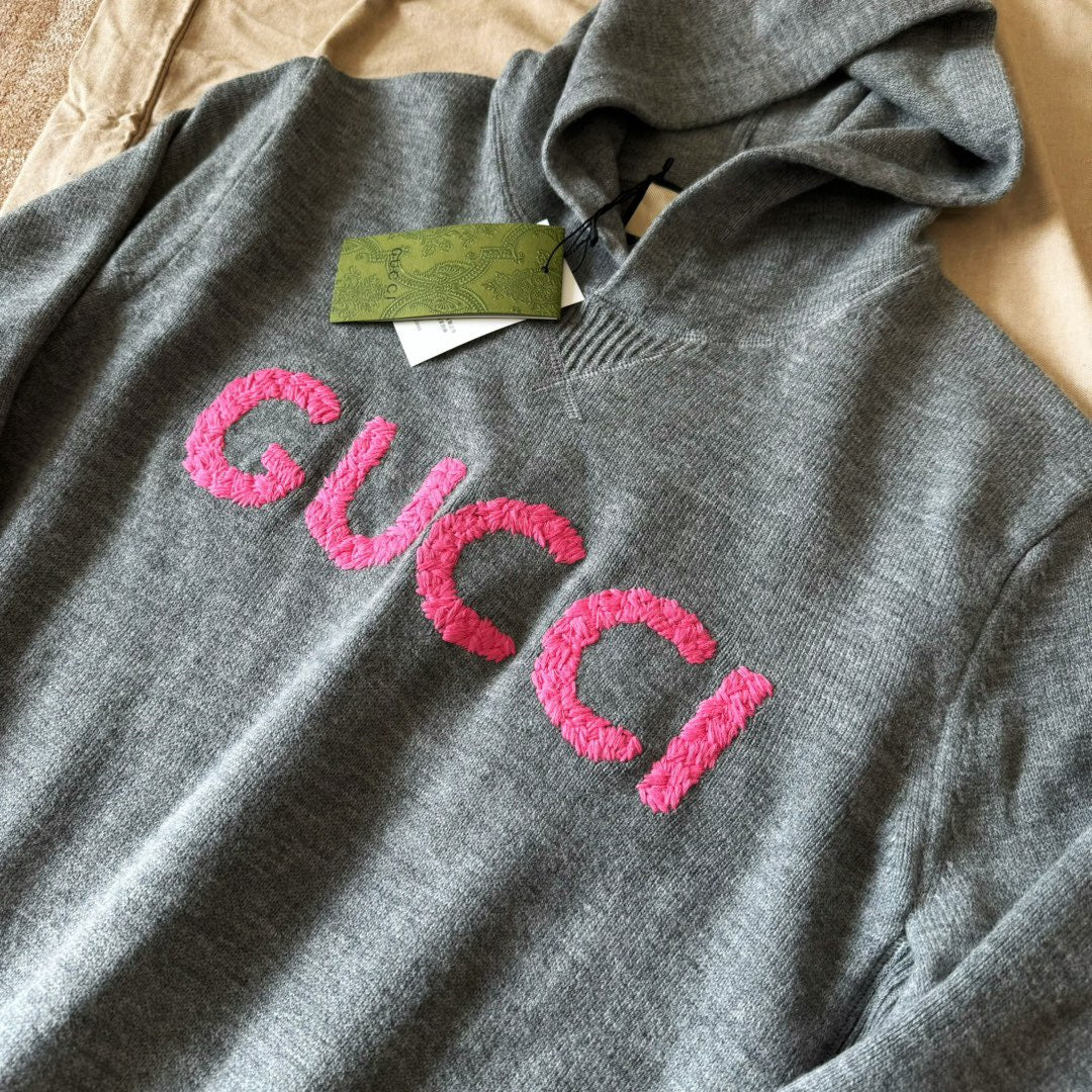 Grauer Hoodie