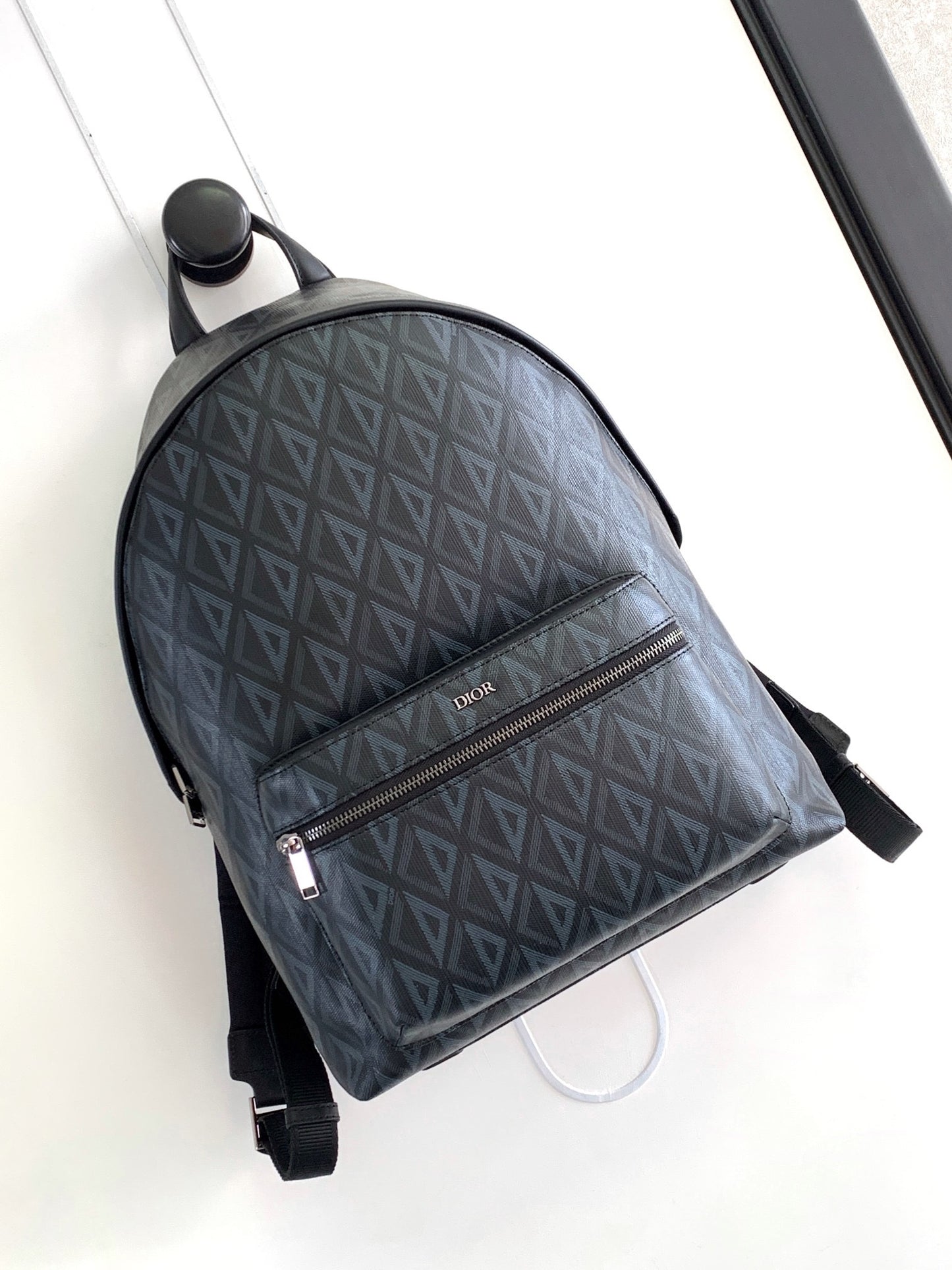 Schwarze und graue Tasche
