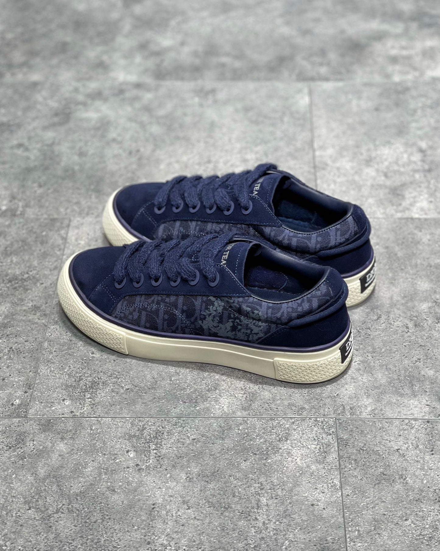 Mehrfarbige Schuhe