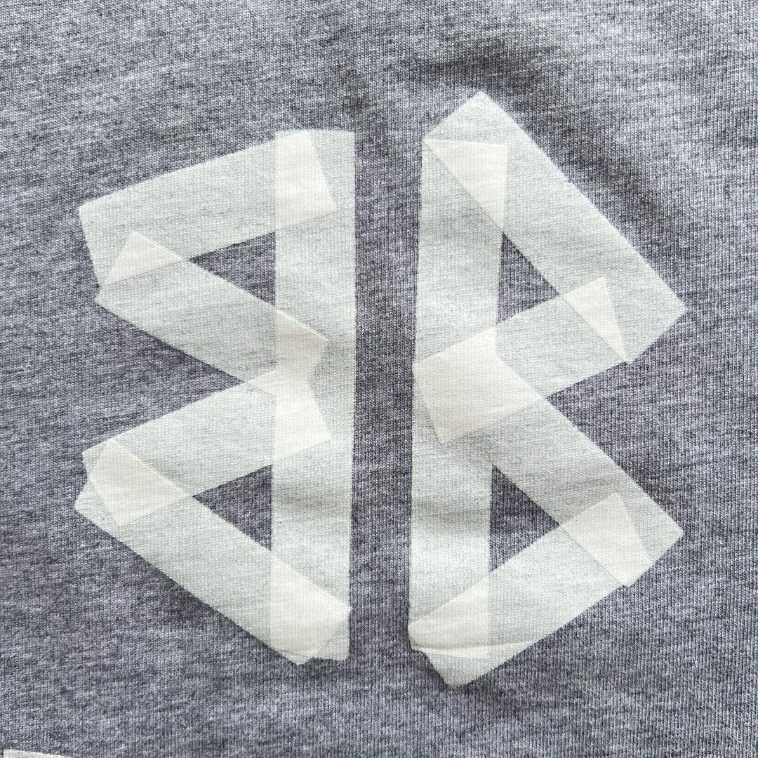 camiseta gris