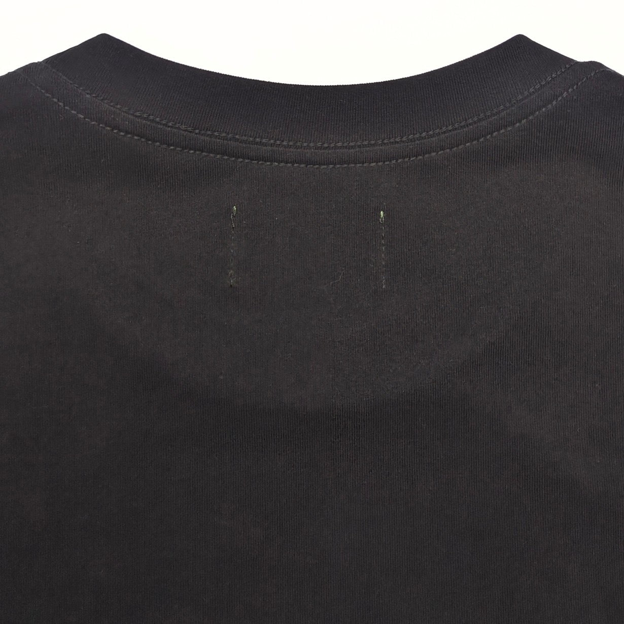 Camiseta en blanco y negro