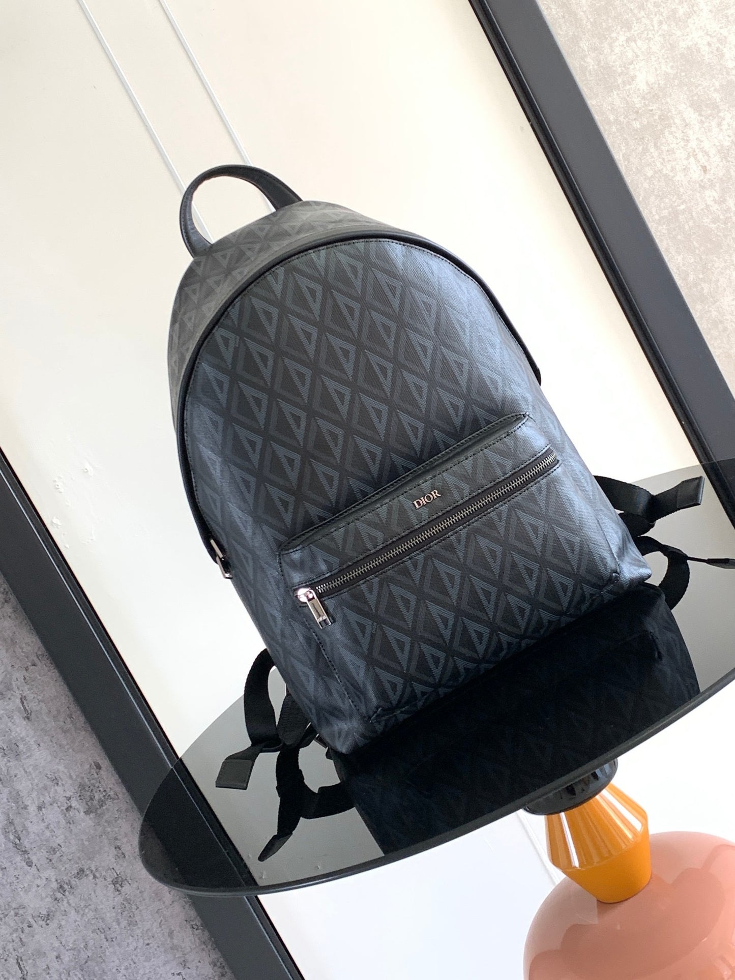 Schwarze und graue Tasche