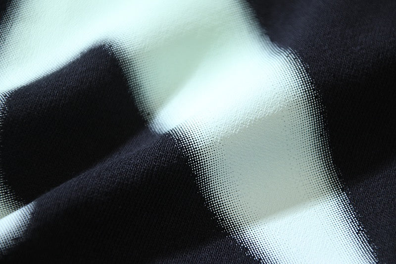 Sudadera blanca y negra