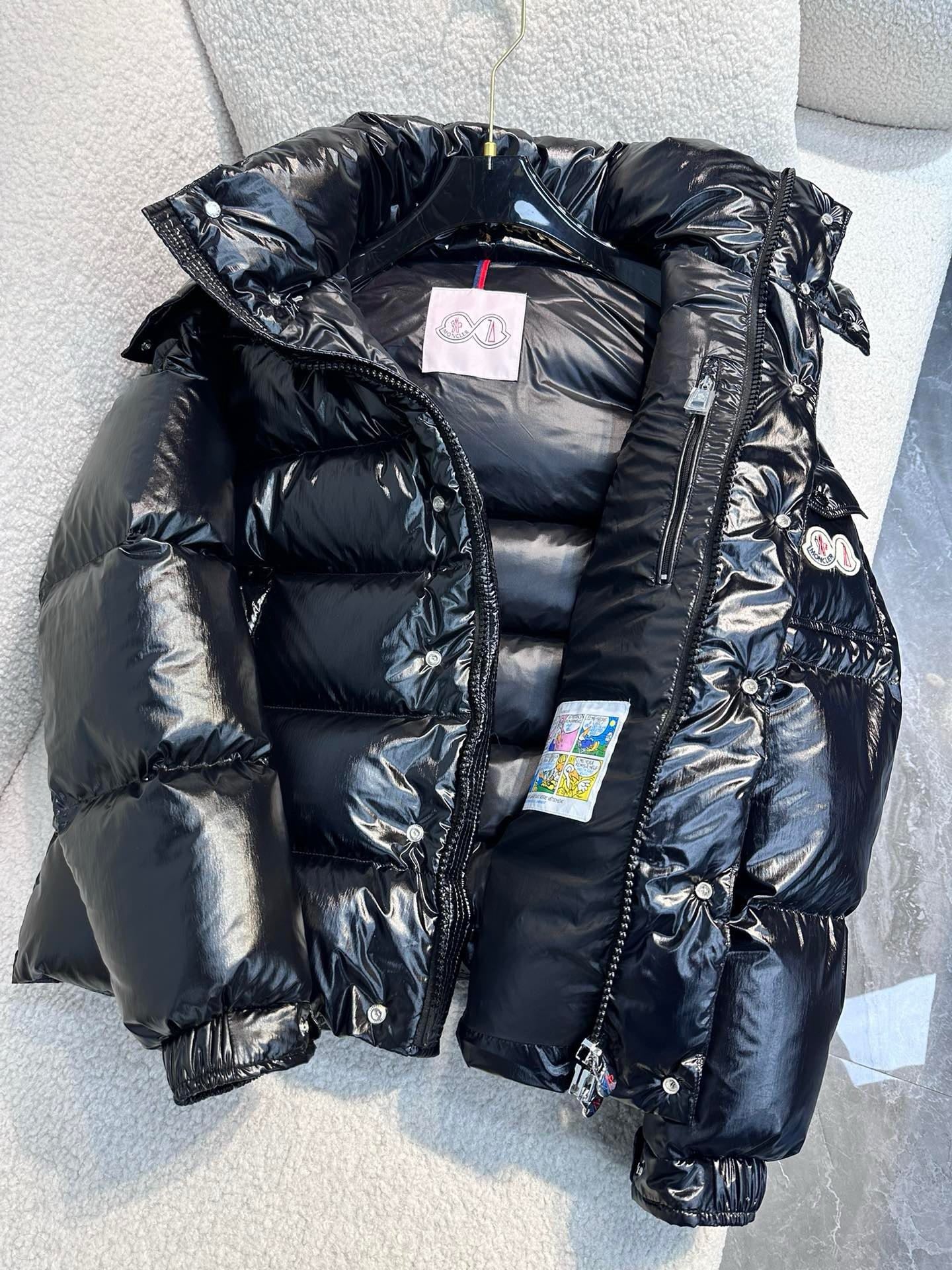 Chaqueta blanca y negra