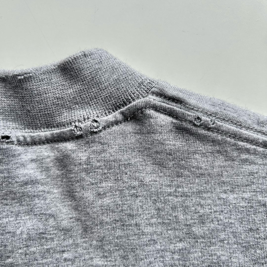 camiseta gris