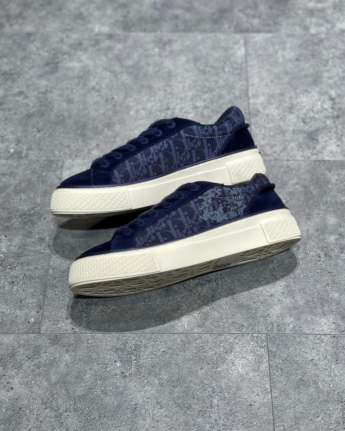 Mehrfarbige Schuhe