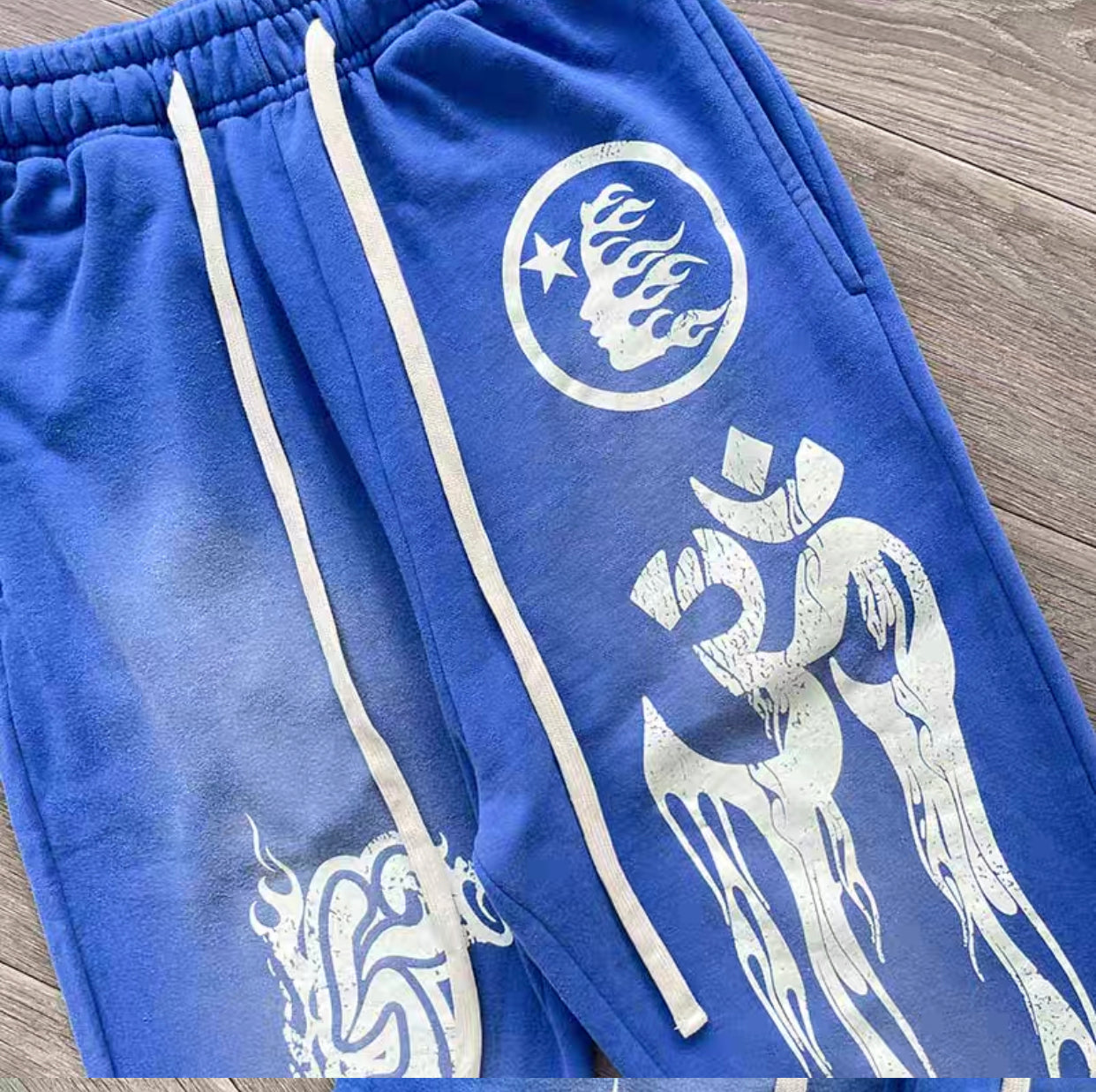 Blauer Hoodie mit Hose