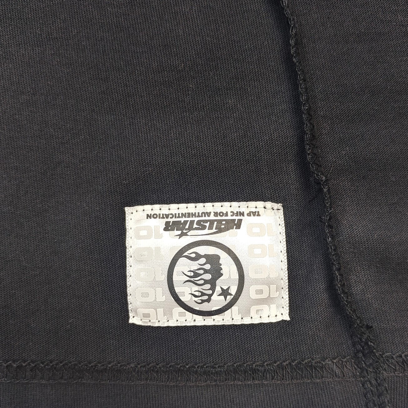Camiseta negra oscura