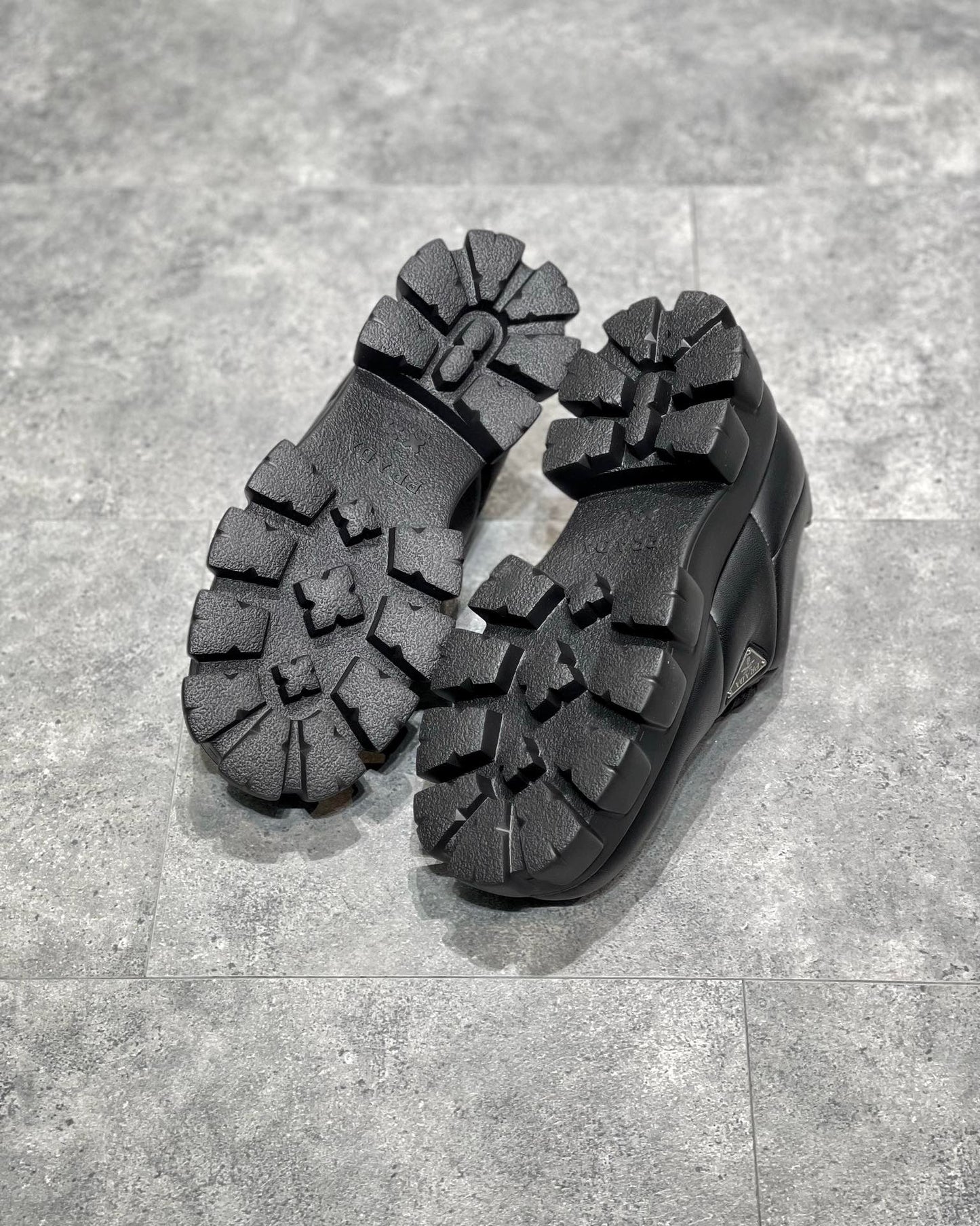 Schwarze Schuhe