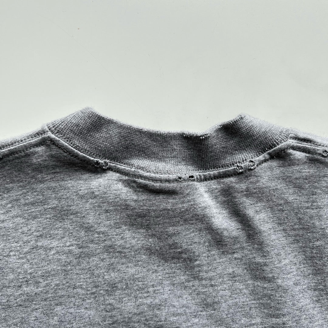 camiseta gris