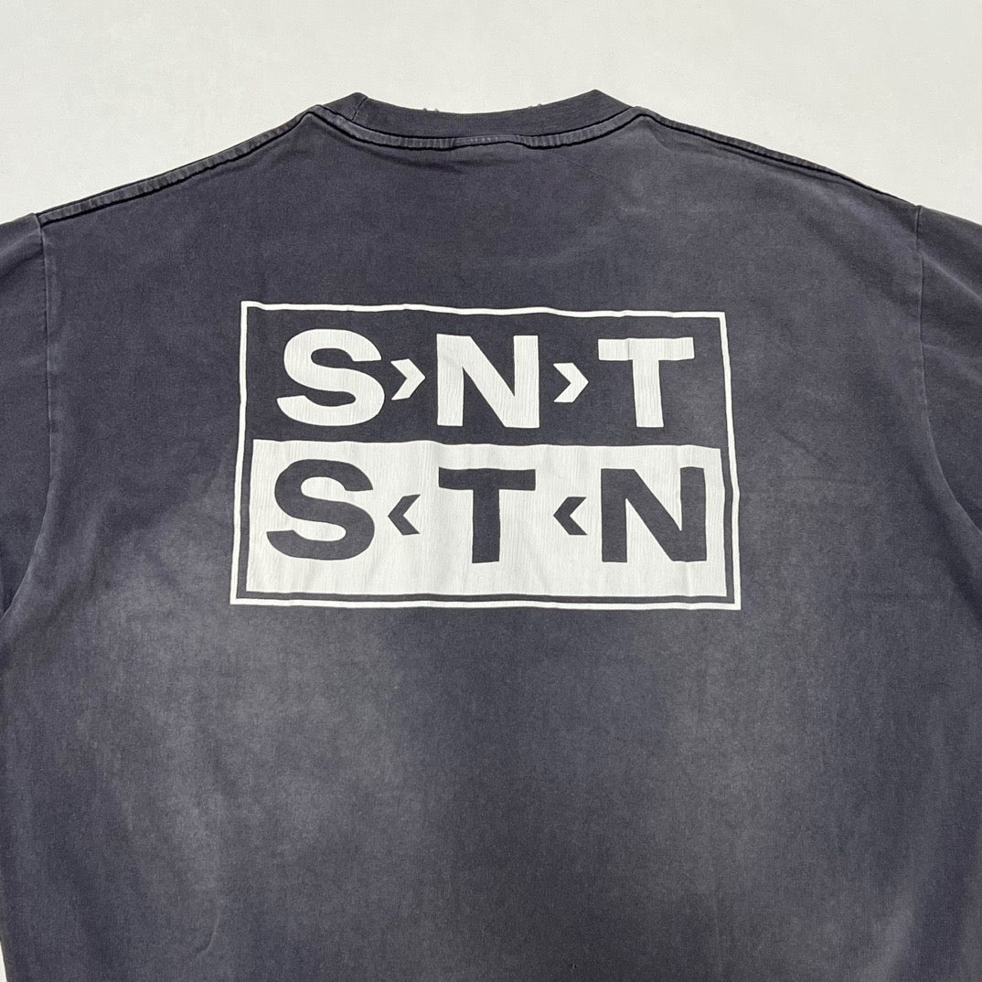 Camiseta negra oscura