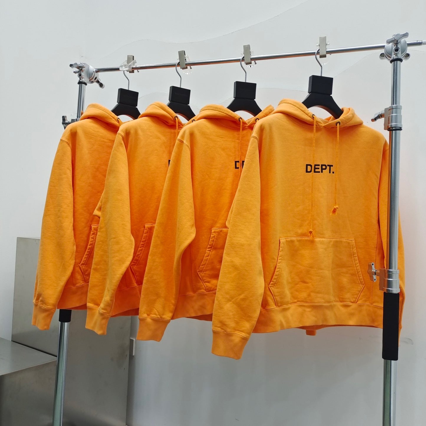 Sudadera con capucha amarilla