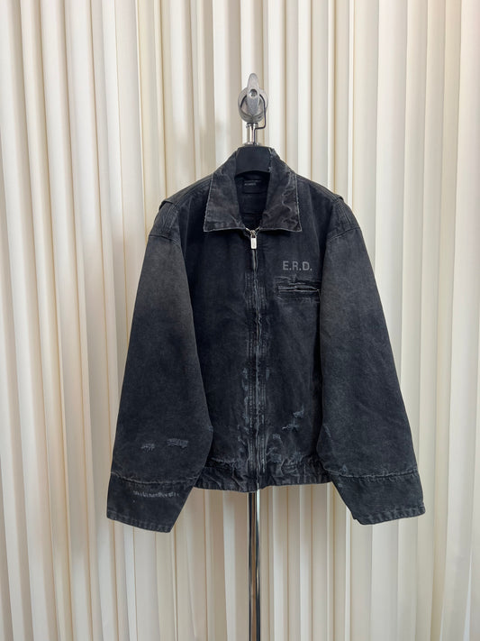 Schwarze und weiße Jacke