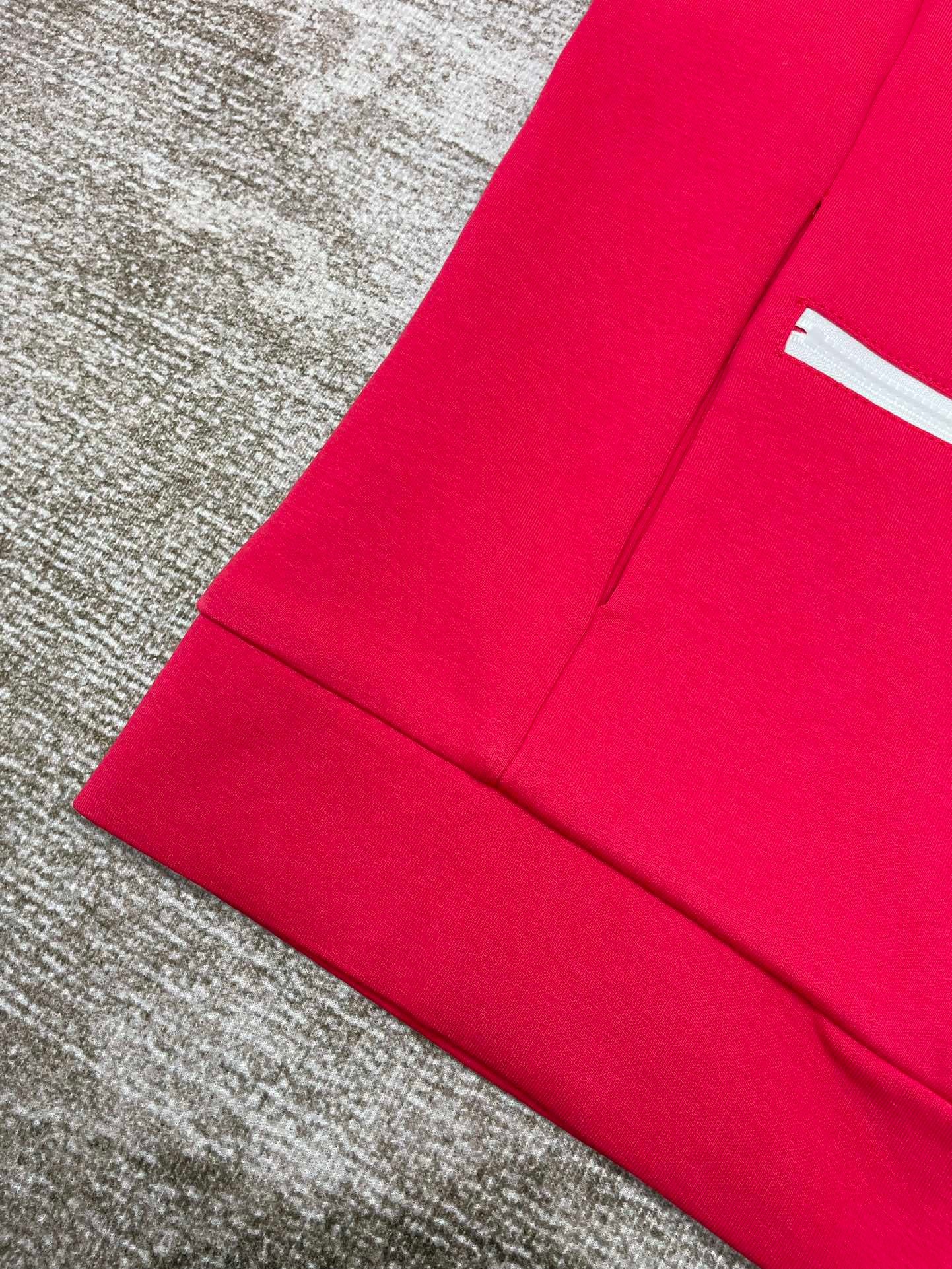 Chaqueta roja y verde