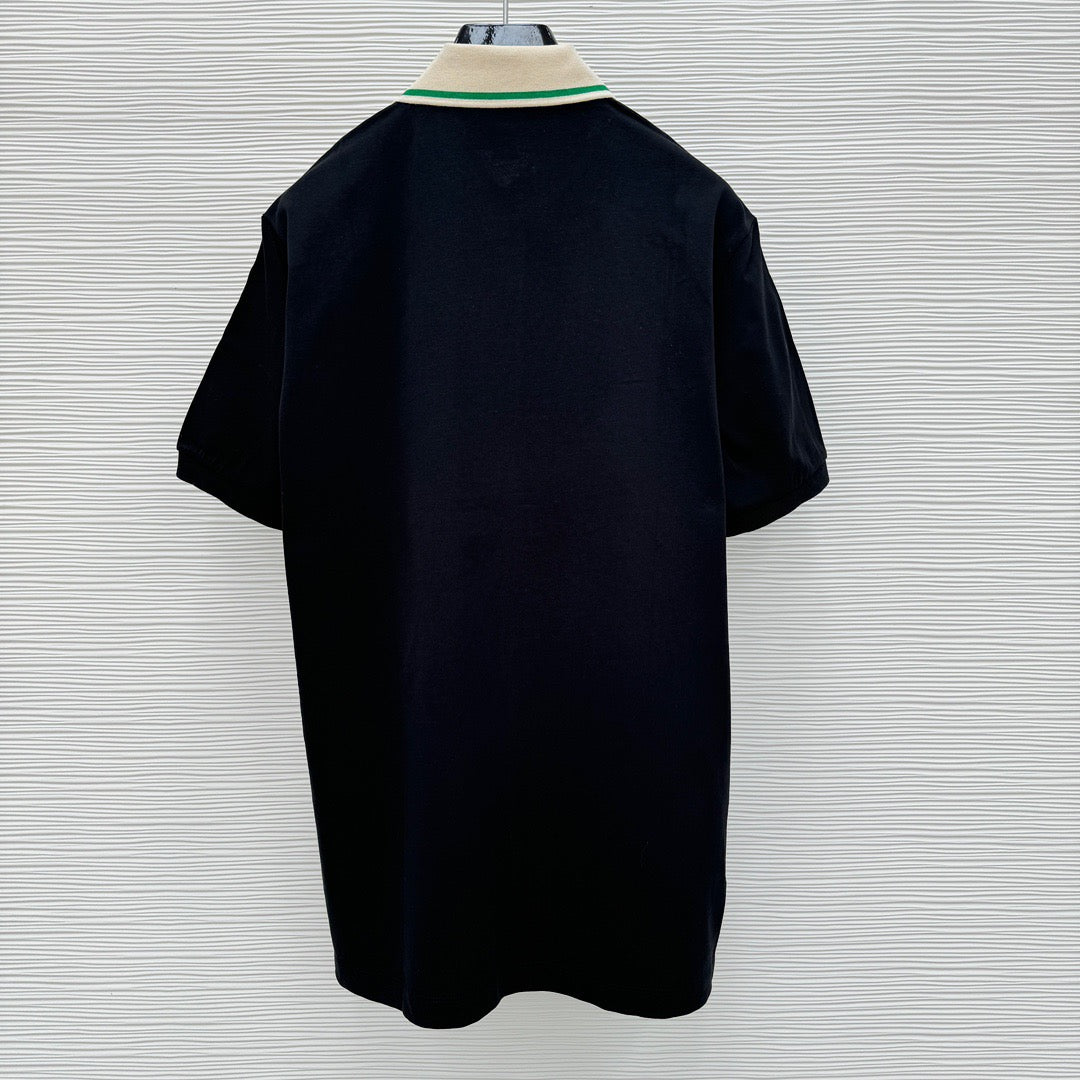 Schwarzes Polo