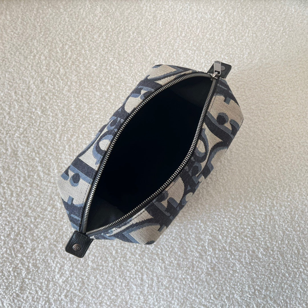 Blaue und schwarzgraue Tasche