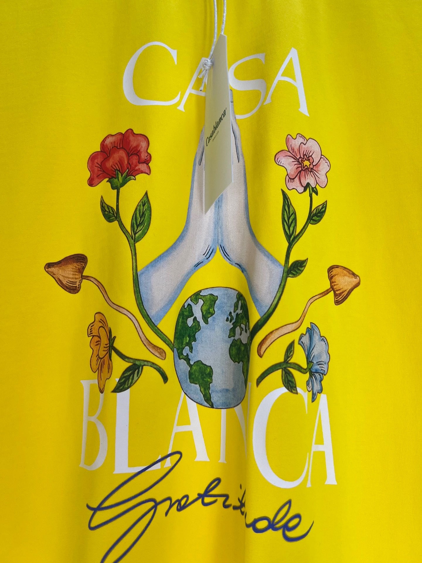 Blaues und gelbes T-Shirt