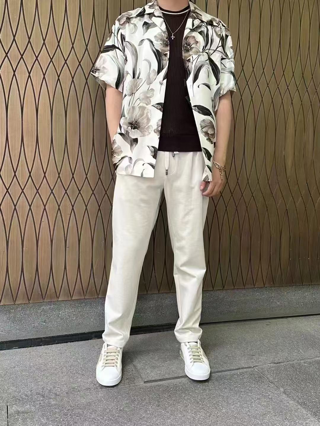 Camiseta multicolor con pantalón corto