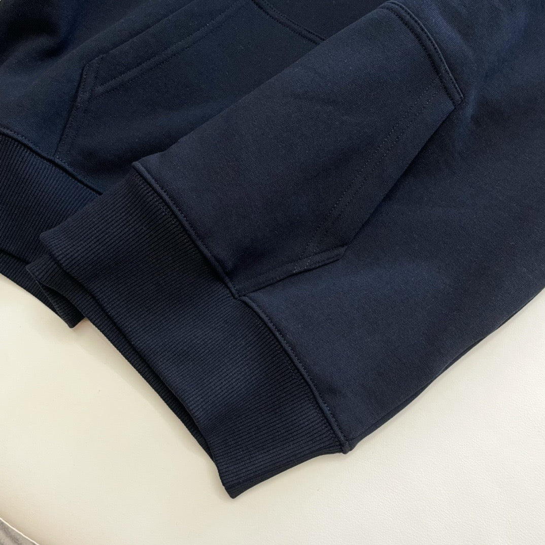 Sudadera con capucha negra y gris