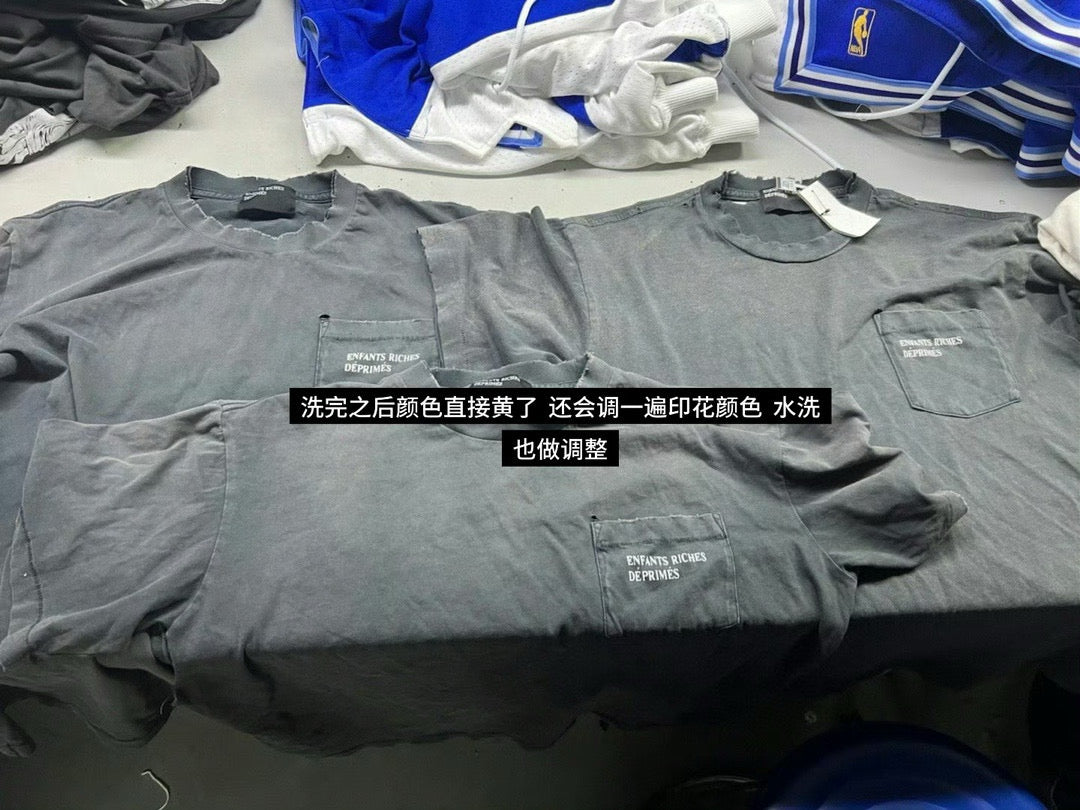 Schwarzes T-Shirt