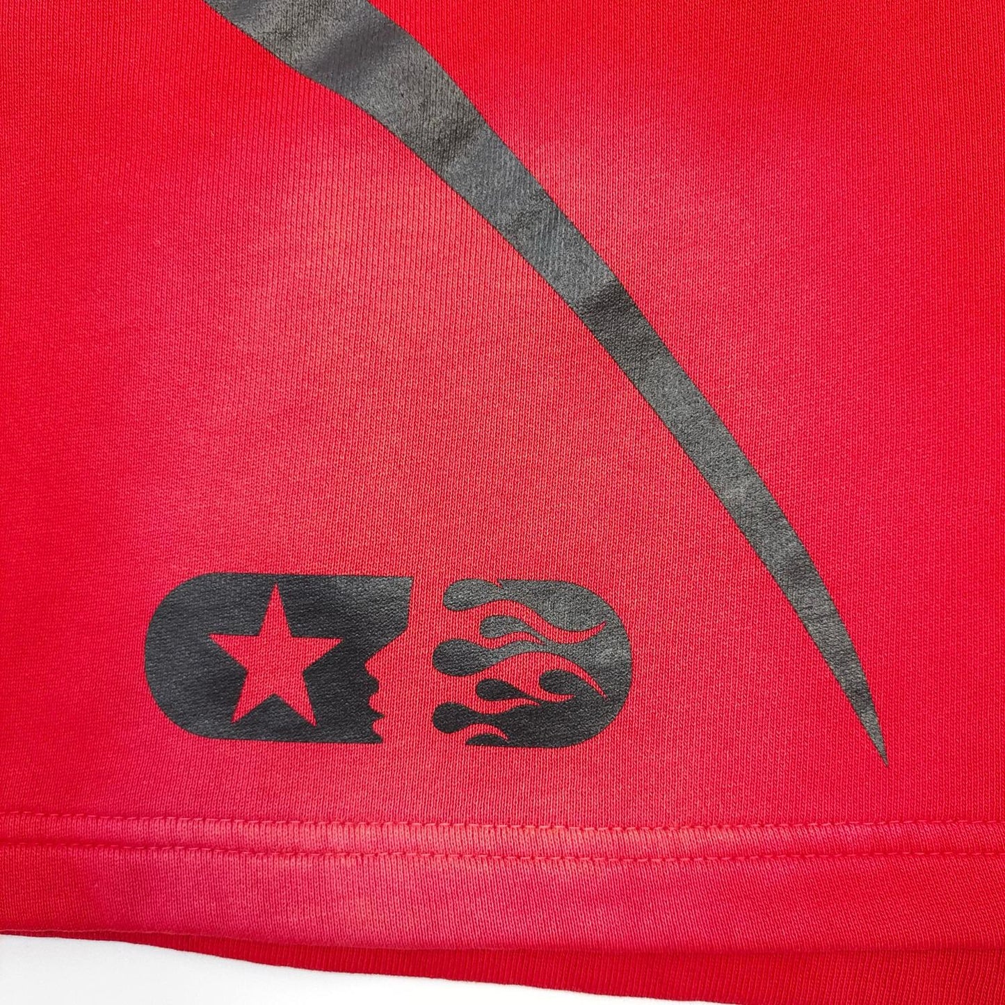 Rojo oscuro corto