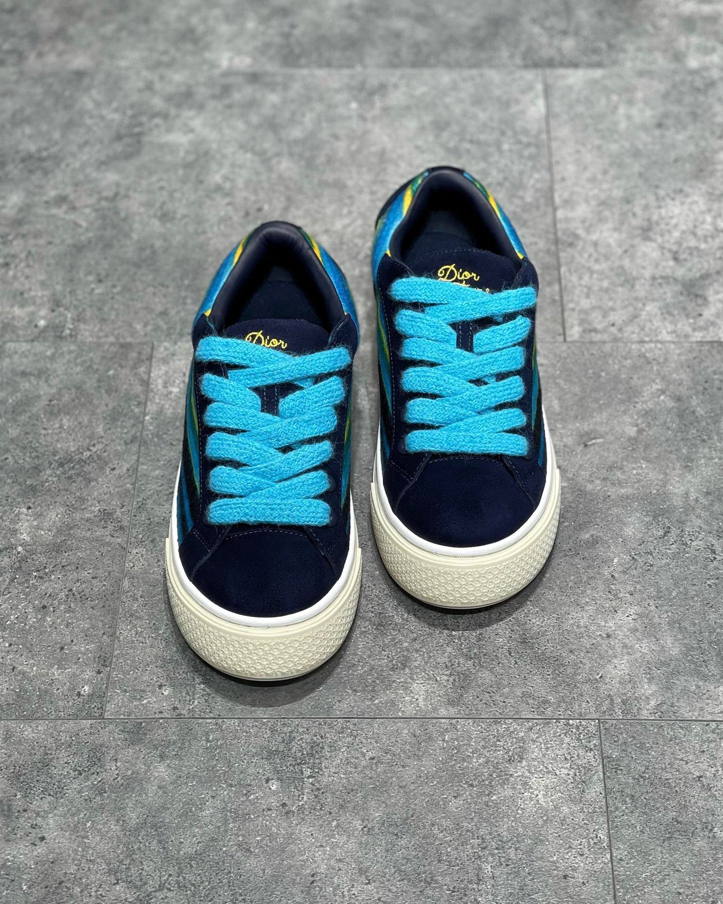 Mehrfarbige Schuhe