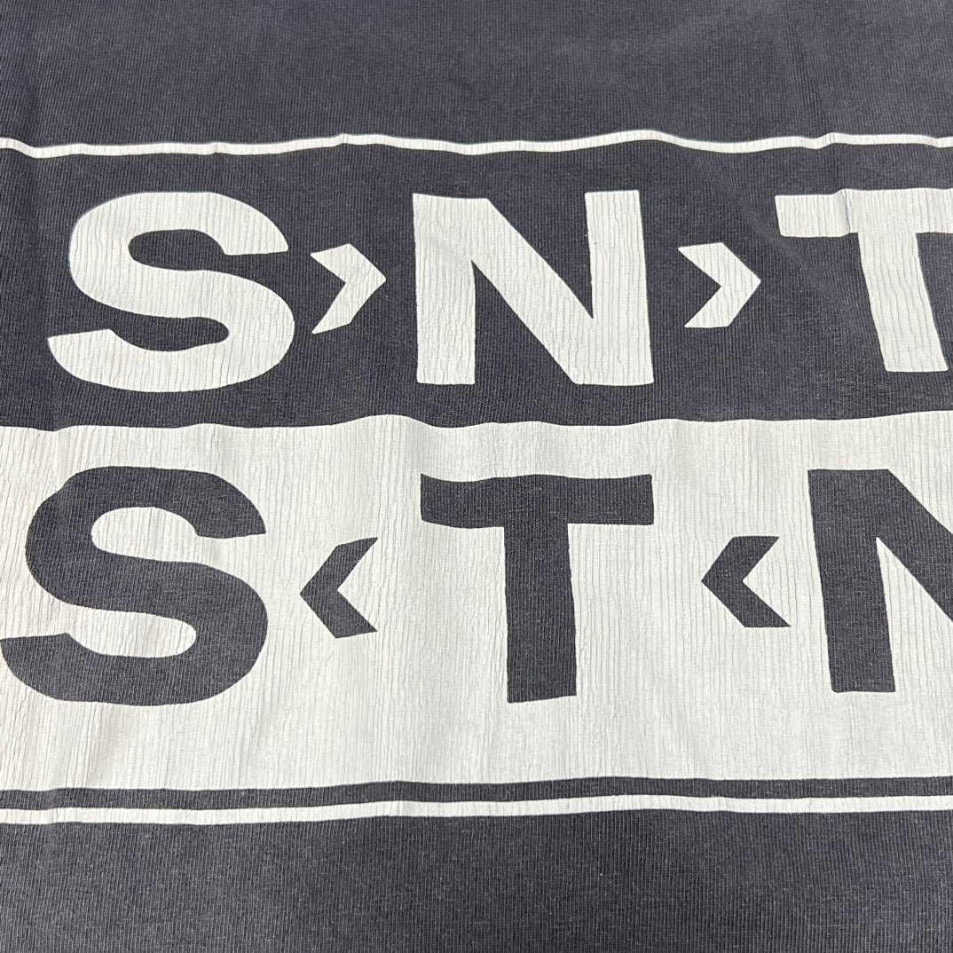 Camiseta negra oscura