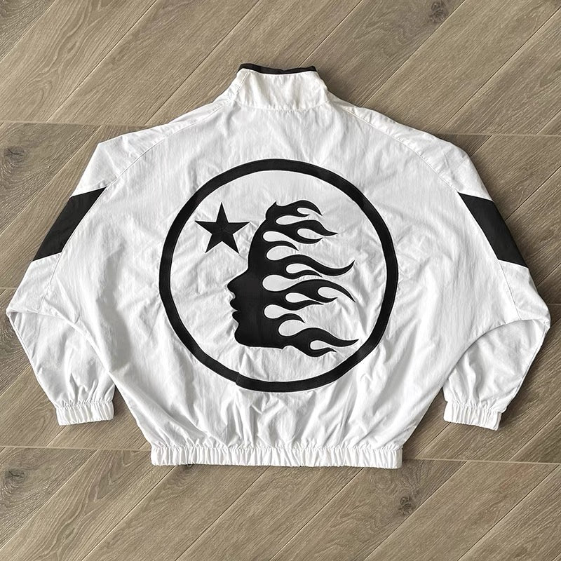 Weiß-schwarzes Trikot mit Hose