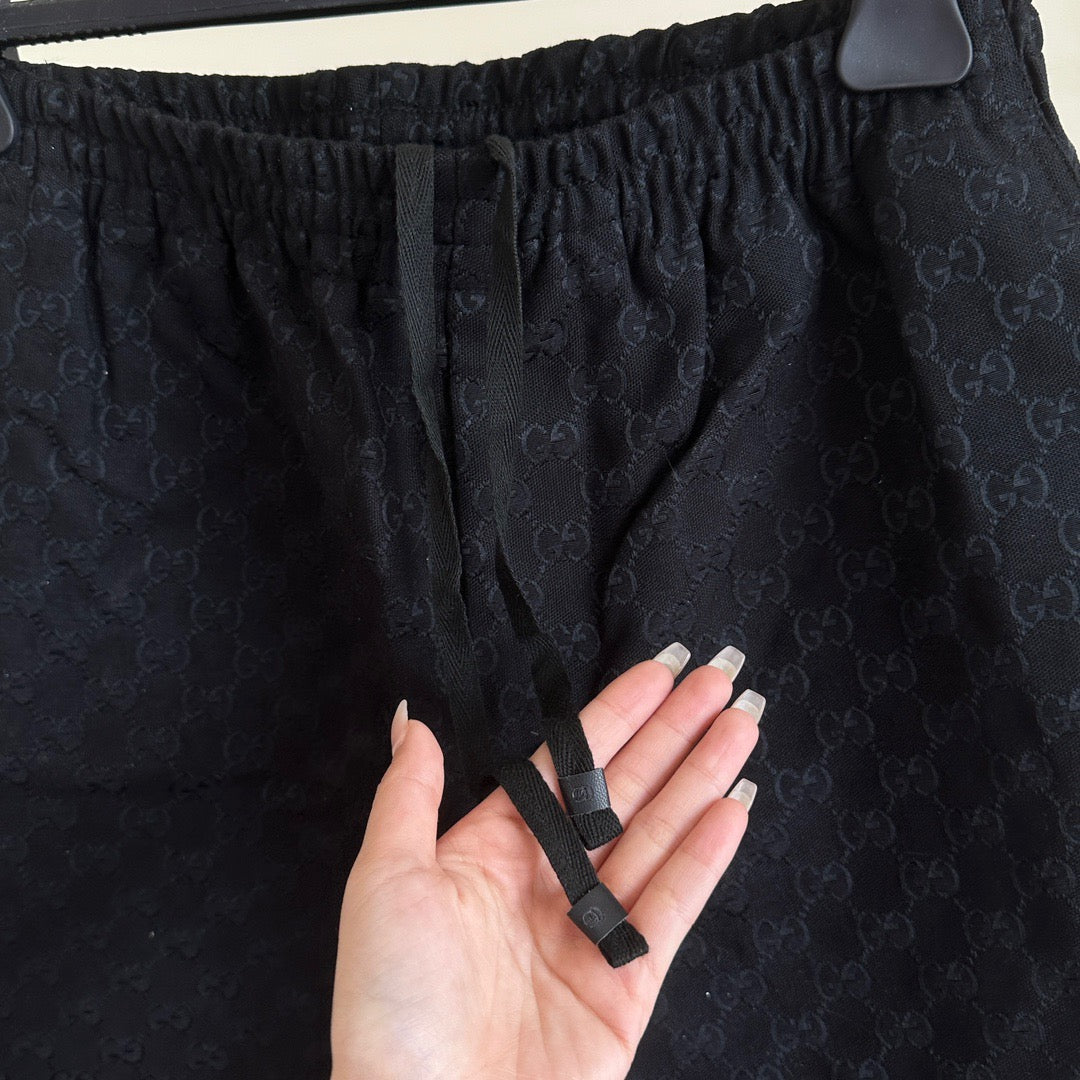 Pantalón corto negro y caqui