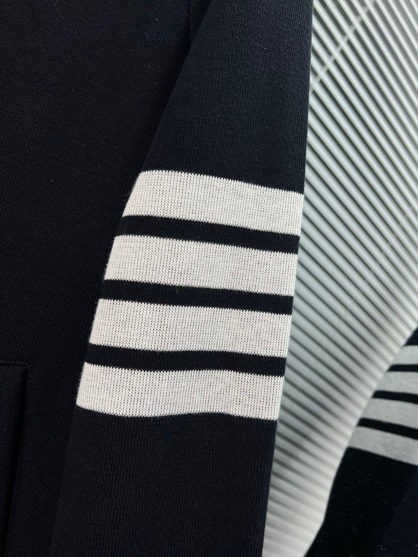 Graue und dunkelblaue Jacke