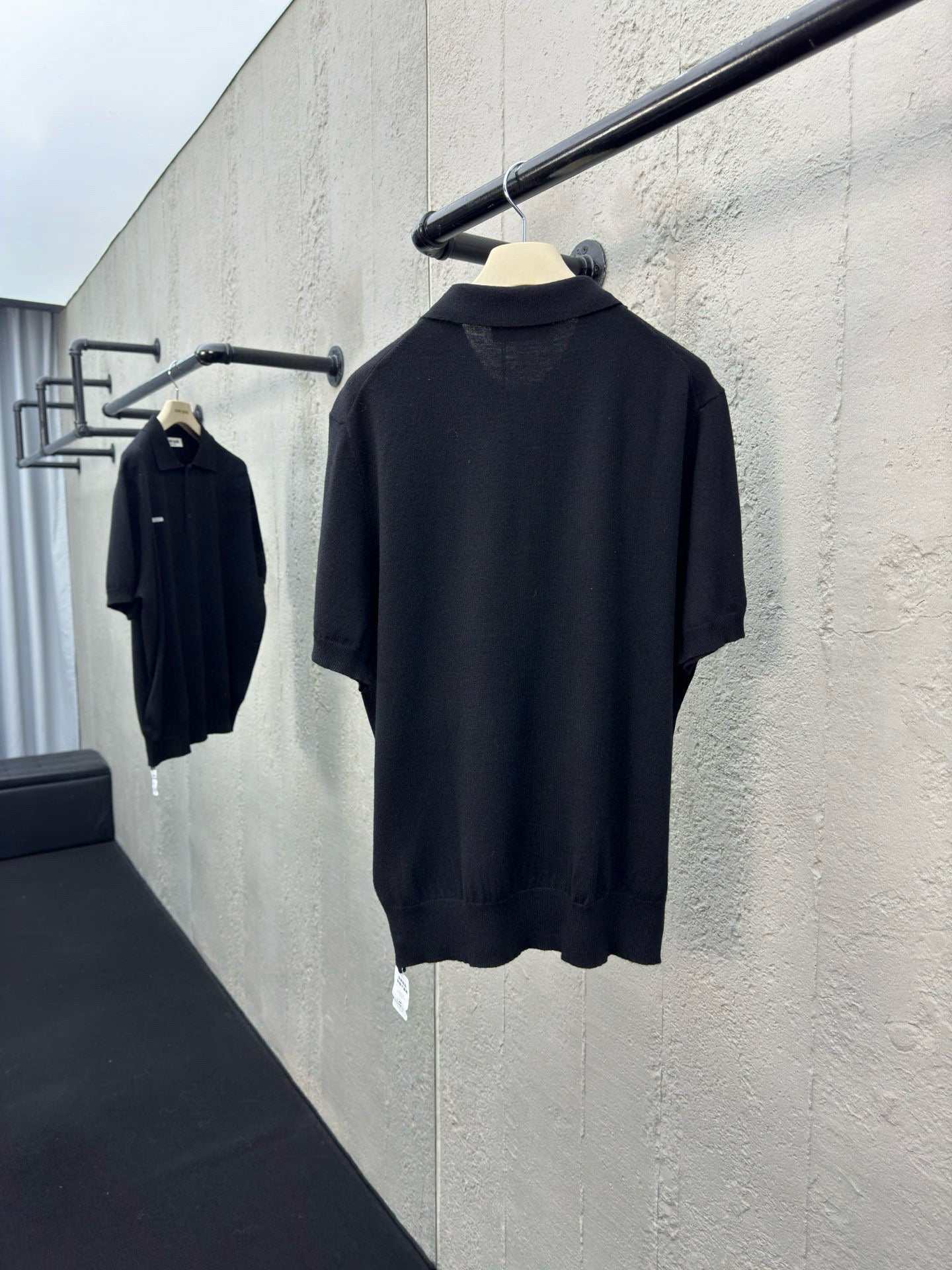 Schwarzes Polo